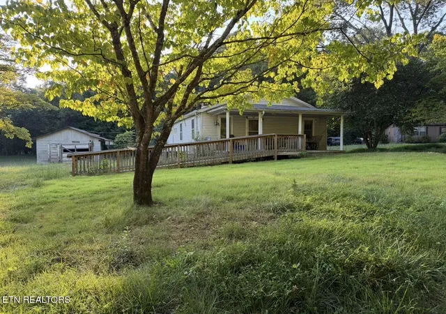 Photo 3 of Single family home for sale at 220 Woods Chapel Rd, Harriman, TN 37748 | MLS# 1354194 | Listing updated on 2026-09-16
