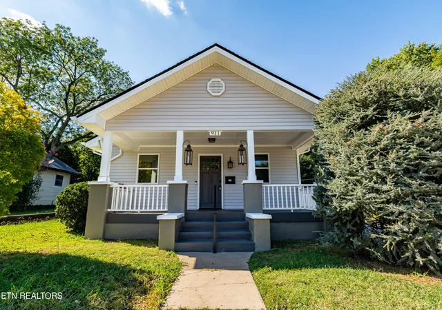 Photo 1 of Single family home for sale at 911 White Ave, Maryville, TN 37803 | MLS# 1354388 | Listing updated on 2026-09-21