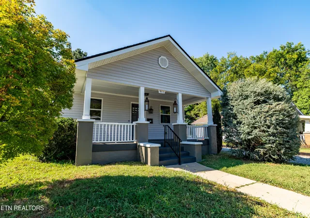 Photo 2 of Single family home for sale at 911 White Ave, Maryville, TN 37803 | MLS# 1354388 | Listing updated on 2026-09-21