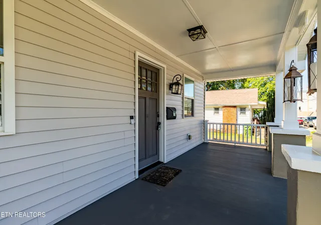 Photo 3 of Single family home for sale at 911 White Ave, Maryville, TN 37803 | MLS# 1354388 | Listing updated on 2026-09-21