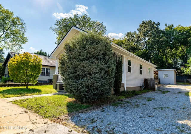 Photo 3 of Single family home for sale at 911 White Ave, Maryville, TN 37803 | MLS# 1354388 | Listing updated on 2026-09-21