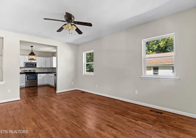Photo 4 of Single family home for sale at 911 White Ave, Maryville, TN 37803 | MLS# 1354388 | Listing updated on 2026-09-21
