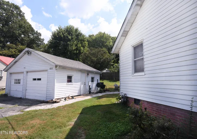 Photo 3 of Single family home for sale at 600 Glenoaks Dr, Knoxville, TN 37912 | MLS# 1354506 | Listing updated on 2026-09-13