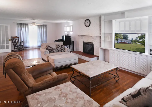 Photo 3 of Single family home for sale at 600 Glenoaks Dr, Knoxville, TN 37912 | MLS# 1354506 | Listing updated on 2026-09-13