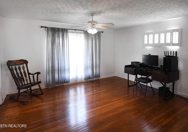 Photo 4 of Single family home for sale at 600 Glenoaks Dr, Knoxville, TN 37912 | MLS# 1354506 | Listing updated on 2026-09-13