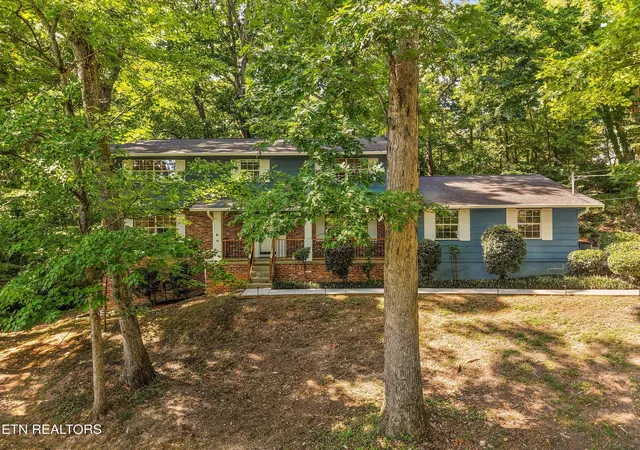 Photo 2 of Sale Pending at 1923 Northwood Dr, Knoxville, TN 37923 | MLS# 1354941 | Listing updated on 2026-09-13