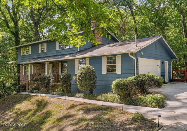 Photo 3 of Sale Pending at 1923 Northwood Dr, Knoxville, TN 37923 | MLS# 1354941 | Listing updated on 2026-09-13