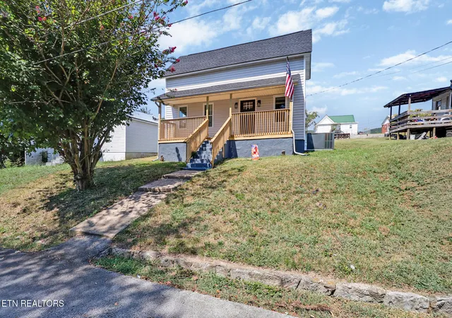 Photo 1 of Single family home for sale at 213 Birch St, Harriman, TN 37748 | MLS# 1354369 | Listing updated on 2026-09-13