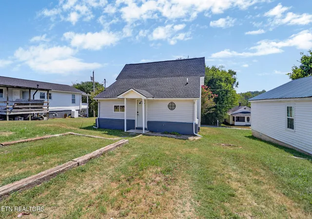 Photo 3 of Single family home for sale at 213 Birch St, Harriman, TN 37748 | MLS# 1354369 | Listing updated on 2026-09-13
