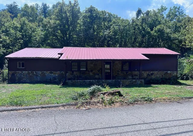 Photo 1 of Single family home for sale at 116 Spencer Dr, Harriman, TN 37748 | MLS# 1354552 | Listing updated on 2026-09-05