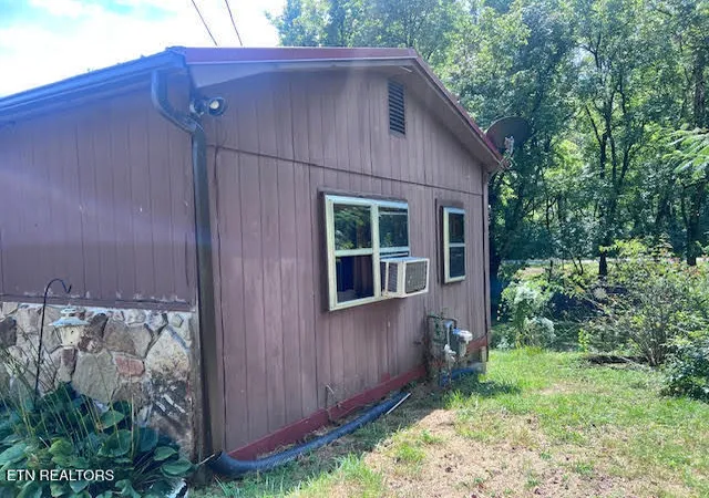 Photo 2 of Single family home for sale at 116 Spencer Dr, Harriman, TN 37748 | MLS# 1354552 | Listing updated on 2026-09-05