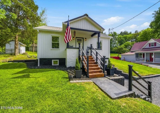 Photo 1 of Sale Pending at 313 Glendale Ave, Athens, TN 37303 | MLS# 1354290 | Listing updated on 2026-09-25