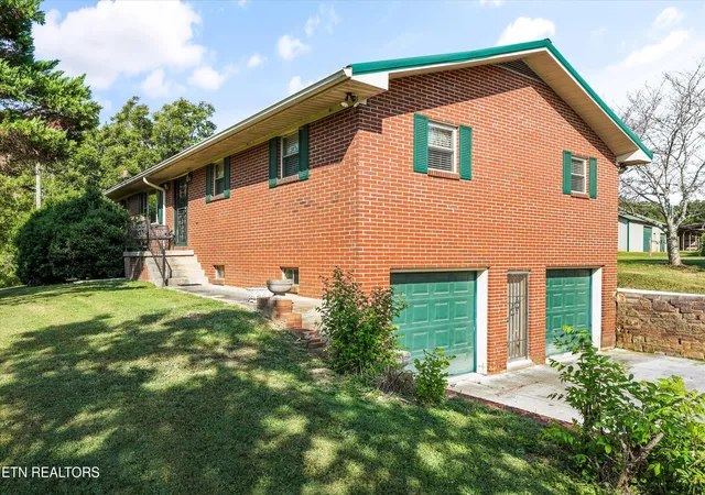 Photo 2 of Sale Pending at 985 Lane Dr, Friendsville, TN 37737 | MLS# 1354352 | Listing updated on 2026-09-06