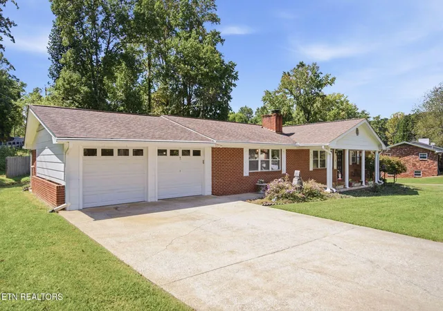 Photo 3 of Single family home for sale at 4101 Genny Lynn Dr, Knoxville, TN 37918 | MLS# 1354387 | Listing updated on 2026-09-04