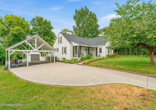 Photo 1 of Single family home for sale at 236 Hillcrest Dr, Knoxville, TN 37918 | MLS# 1354337 | Listing updated on 2026-09-14