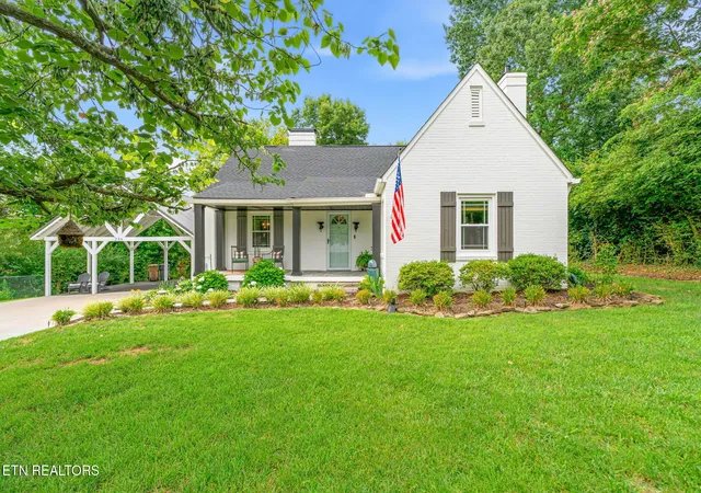 Photo 3 of Single family home for sale at 236 Hillcrest Dr, Knoxville, TN 37918 | MLS# 1354337 | Listing updated on 2026-09-14
