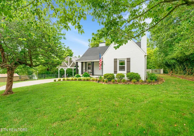 Photo 3 of Single family home for sale at 236 Hillcrest Dr, Knoxville, TN 37918 | MLS# 1354337 | Listing updated on 2026-09-14