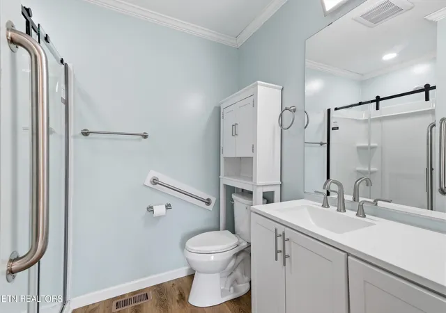 Photo 4 of Single family home for sale at 802 Cusick Cir, Lenoir City, TN 37772 | MLS# 1354328 | Listing updated on 2026-09-04