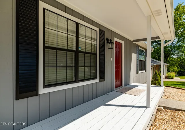 Photo 3 of Single family home for sale at 2423 Chimney Ridge Rd, Knoxville, TN 37923 | MLS# 1354302 | Listing updated on 2026-09-18
