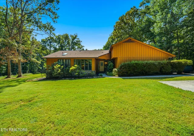 Photo 2 of Single family home for sale at 372 Fallen Oak Cir, Seymour, TN 37865 | MLS# 1354303 | Listing updated on 2026-09-25