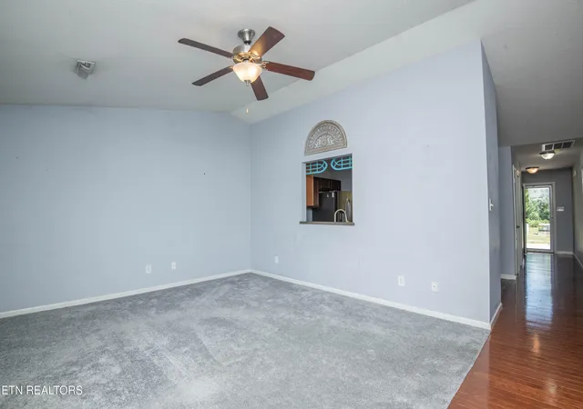 Listing Photo 4 - Condo for sale in building located at 5141 Spring Petal Wy, Knoxville, TN 37912 - Unit #16