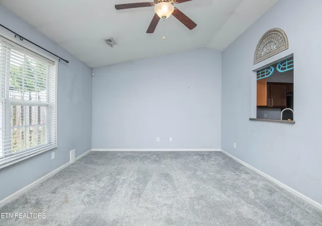 Listing Photo 5 - Condo for sale in building located at 5141 Spring Petal Wy, Knoxville, TN 37912 - Unit #16