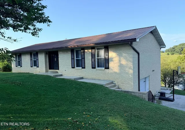 Photo 1 of Single family home for sale at 212 Norfolk Cir, Harrogate, TN 37752 | MLS# 1354357 | Listing updated on 2026-09-22