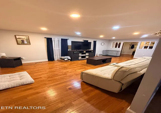 Photo 2 of Single family home for sale at 212 Norfolk Cir, Harrogate, TN 37752 | MLS# 1354357 | Listing updated on 2026-09-22
