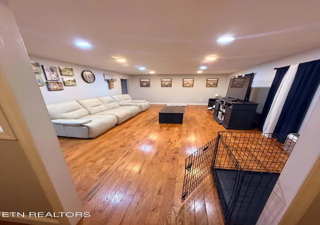 Photo 3 of Single family home for sale at 212 Norfolk Cir, Harrogate, TN 37752 | MLS# 1354357 | Listing updated on 2026-09-22