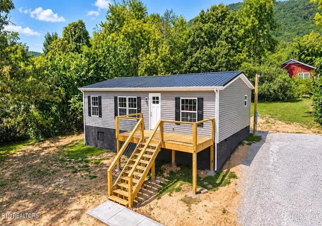 Photo 1 of Single family home for sale at 902 W Prospect St, La Follette, TN 37766 | MLS# 1354323 | Listing updated on 2026-09-15