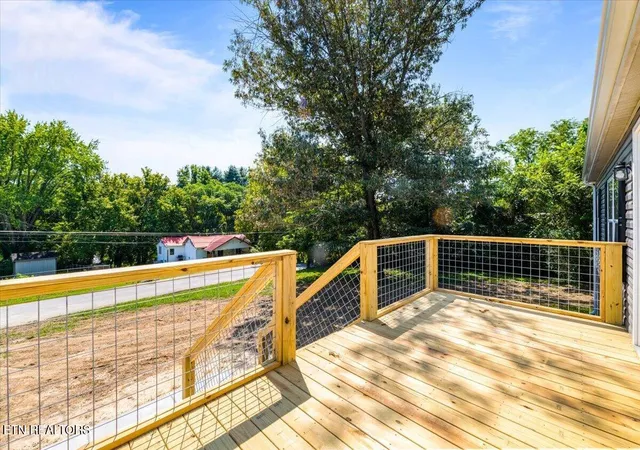 Photo 3 of Single family home for sale at 902 W Prospect St, La Follette, TN 37766 | MLS# 1354323 | Listing updated on 2026-09-15