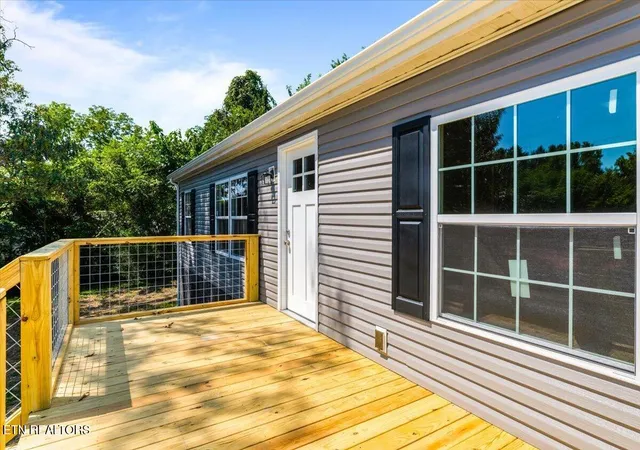 Photo 3 of Single family home for sale at 902 W Prospect St, La Follette, TN 37766 | MLS# 1354323 | Listing updated on 2026-09-15