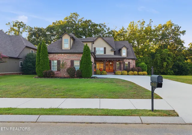 Photo 2 of Single family home for sale at 631 Karch Dr, Maryville, TN 37803 | MLS# 1354334 | Listing updated on 2026-09-25