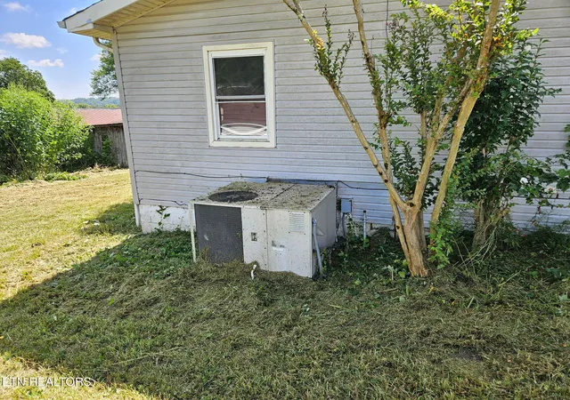 Photo 3 of Single family home for sale at 145 Crabtree Ln, Caryville, TN 37714 | MLS# 1354338 | Listing updated on 2026-09-04