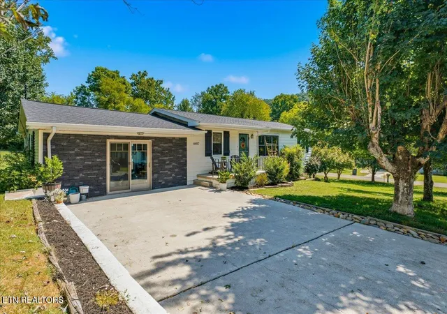 Photo 1 of Sale Pending at 4607 Josephine Rd, Knoxville, TN 37918 | MLS# 1354638 | Listing updated on 2026-09-15