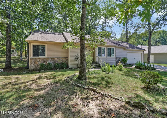 Photo 3 of Sale Pending at 105 Anglewood Dr, Crossville, TN 38558 | MLS# 1354422 | Listing updated on 2026-09-09