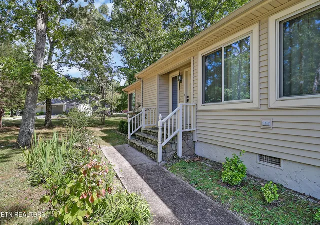 Photo 4 of Sale Pending at 105 Anglewood Dr, Crossville, TN 38558 | MLS# 1354422 | Listing updated on 2026-09-09