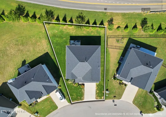 Photo 4 of Single family home for sale at 8411 Crk Valley Ln, Knoxville, TN 37931 | MLS# 1354850 | Listing updated on 2026-09-14
