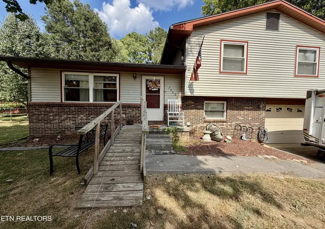 Photo 1 of Single family home for sale at 7900 Quail Run Rd, Knoxville, TN 37938 | MLS# 1354497 | Listing updated on 2026-09-04