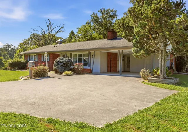 Photo 3 of Single family home for sale at 717 Kimberlin Hts Rd, Kimberlin Heights, TN 37920 | MLS# 1354732 | Listing updated on 2026-09-10