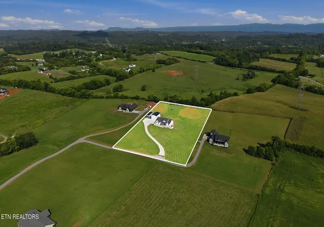 Photo 4 of Sale Pending at 1117 Frogpond Rd, Friendsville, TN 37737 | MLS# 1354441 | Listing updated on 2026-09-18