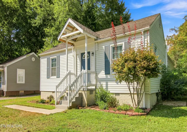 Photo 1 of Single family home for sale at 2340 Boxwood Ln, Knoxville, TN 37917 | MLS# 1354477 | Listing updated on 2026-10-23