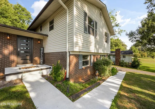 Photo 4 of Single family home for sale at 717 Schenley Rd, Knoxville, TN 37923 | MLS# 1354500 | Listing updated on 2026-09-13