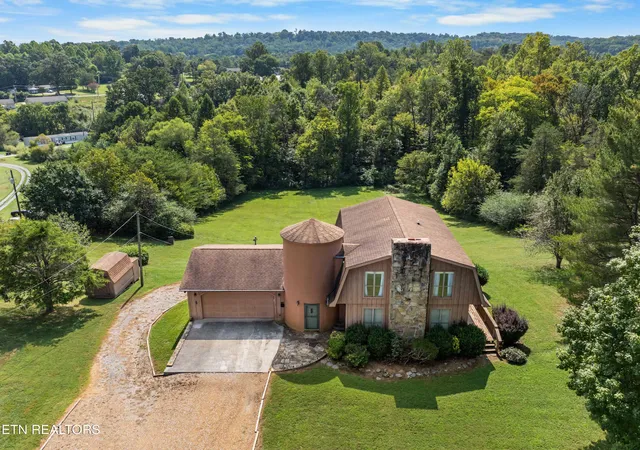 Photo 3 of Single family home for sale at 3911 Miser Sta Rd, Louisville, TN 37777 | MLS# 1355610 | Listing updated on 2026-09-19