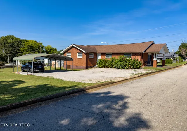 Photo 1 of Single family home for sale at 210 S Cherry St, Lenoir City, TN 37771 | MLS# 1355815 | Listing updated on 2026-09-17