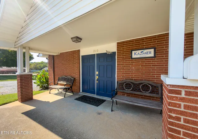 Photo 2 of Single family home for sale at 210 S Cherry St, Lenoir City, TN 37771 | MLS# 1355815 | Listing updated on 2026-09-17