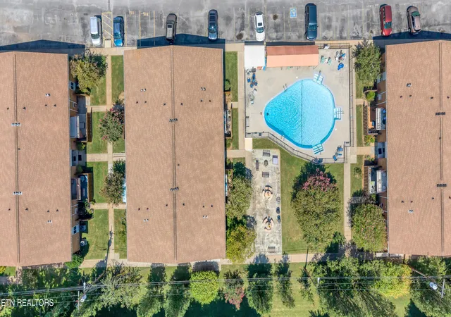 Photo 3 of Sale Pending at 3104 N Broadway St #B16, Knoxville, TN 37917 | MLS# 1354536 | Listing updated on 2026-09-18