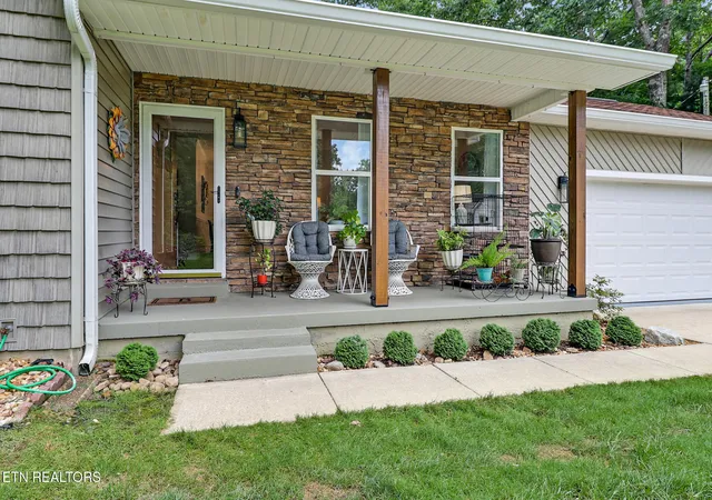 Photo 2 of Single family home for sale at 77 Mulberry Cir, Crossville, TN 38555 | MLS# 1354394 | Listing updated on 2026-09-14