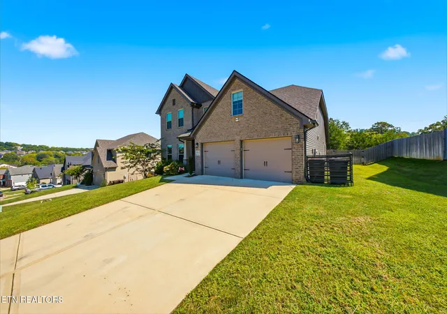 Photo 2 of Single family home for sale at 1664 Hickory Reserve Rd, Knoxville, TN 37932 | MLS# 1354509 | Listing updated on 2026-09-10