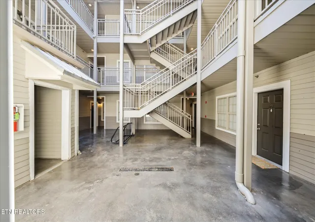 Listing Photo 5 - Condo for sale in building located at 1801 Lake Ave, Knoxville, TN 37916 - Unit #107